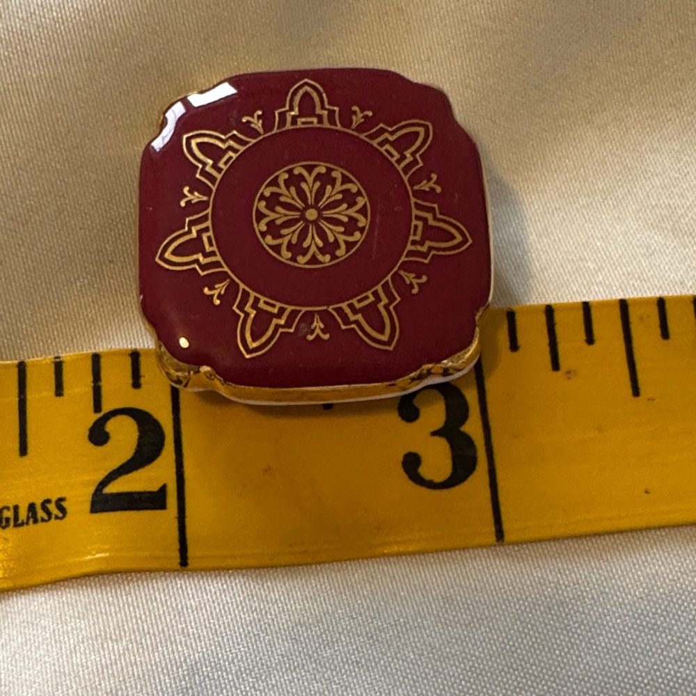 Royal Albert 100 Years Holyrood Maroon and Gold Vintage Brooch - Picture 5 of 7